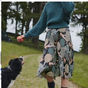 WILLIAM MORRIS & CO. x H&M.  Size S Calf-length skirt in a pleated